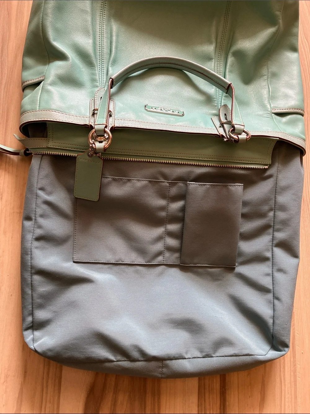 COACH GALLERY NORTH SOUTH TOTE EXCELLENT CONDITION